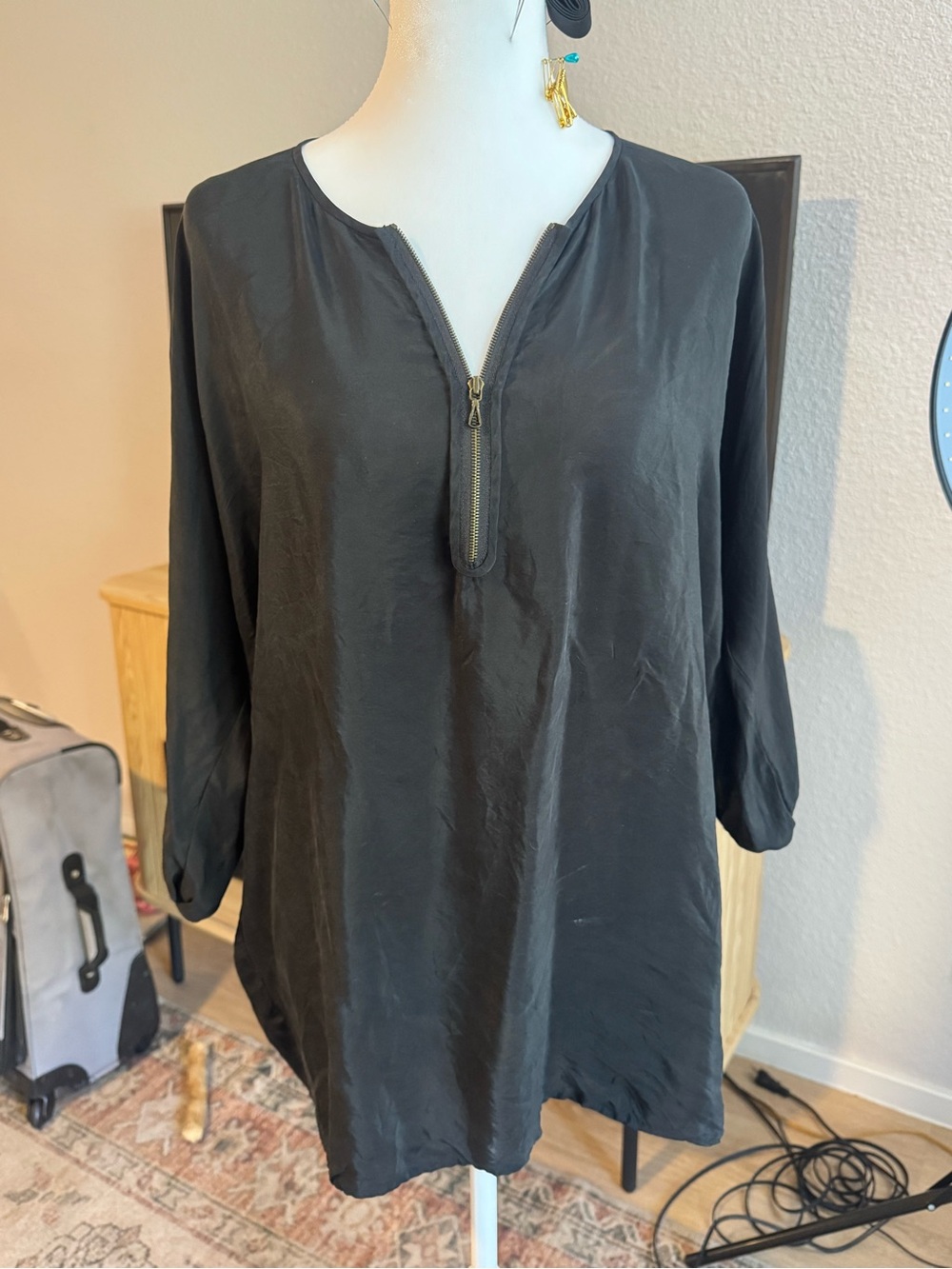 100% silk: Vince blouse